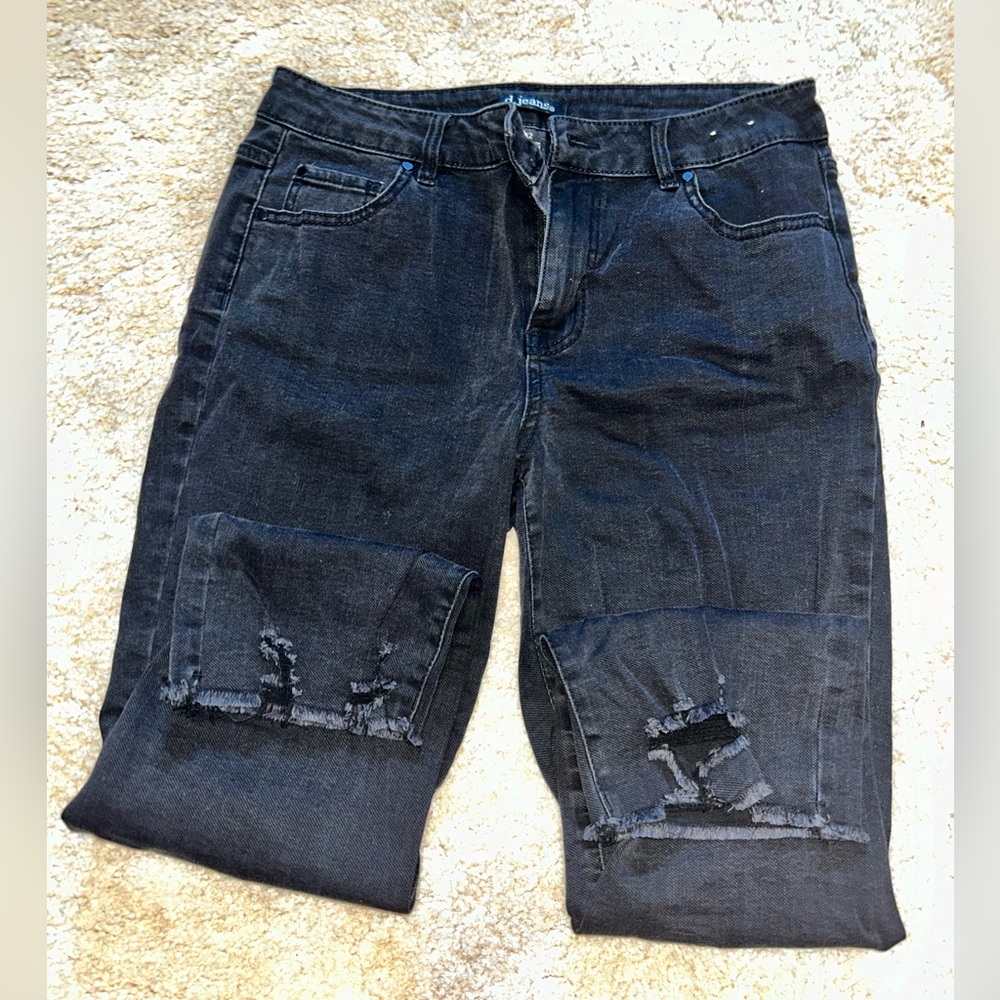 D.jeans ankle length